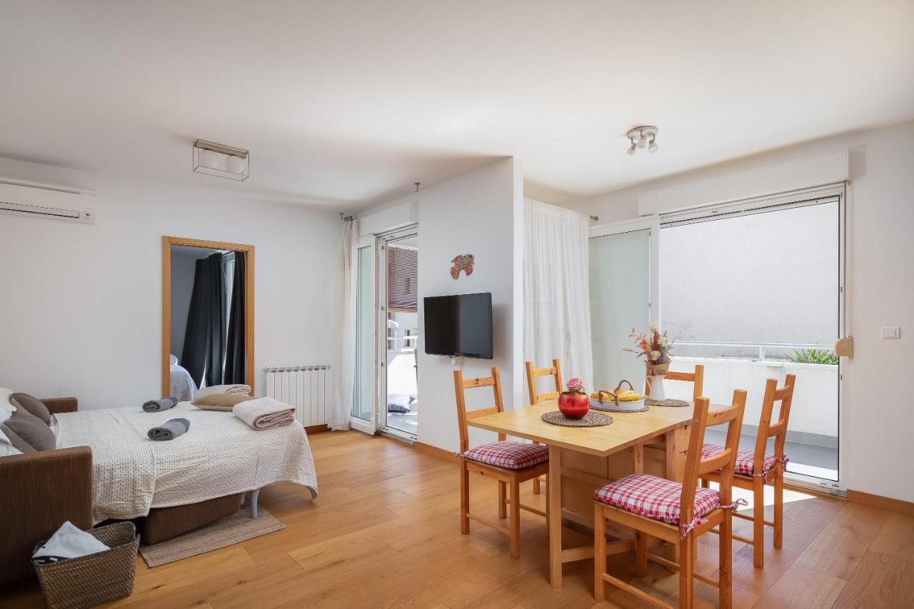 Modern Apt With Terrace 4 Min Walk To The Beach Split Exterior foto